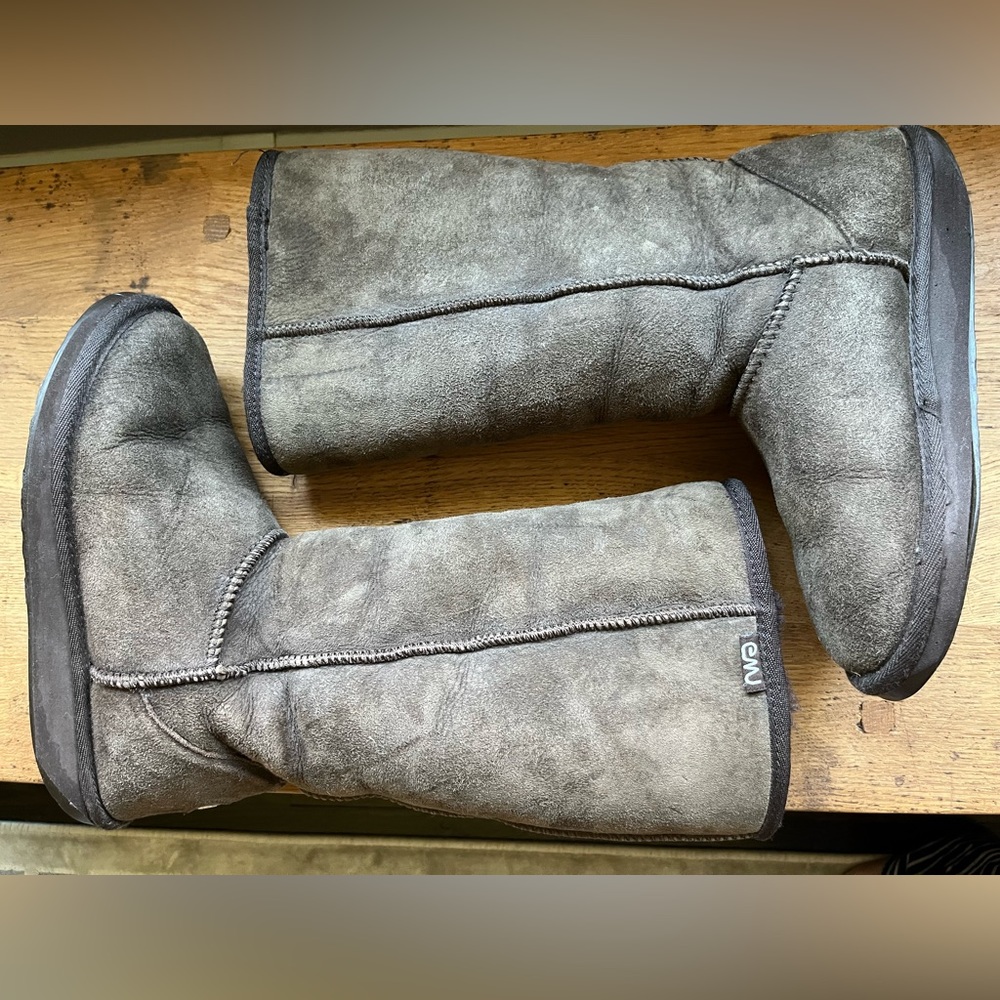 Rich dark brown Emu women’s snow boots sz 7